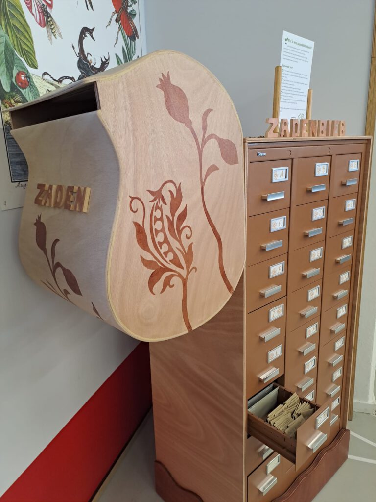 Zaden bibliotheek van start